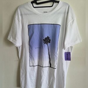 Vestige White Graphic Tee w/Palm Tree Design Size Large